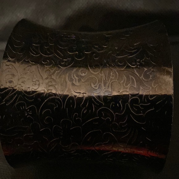 #5- Vintage Pewter engraved design cuff bracelet - Picture 3 of 8